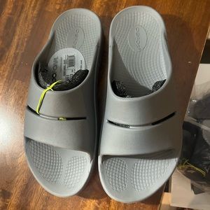 NWT Oofos Recovery Slide Sandals - M11 W13